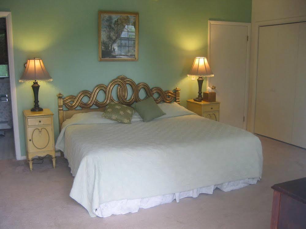 Inn At Charlotte B&B Burlington Zewnętrze zdjęcie